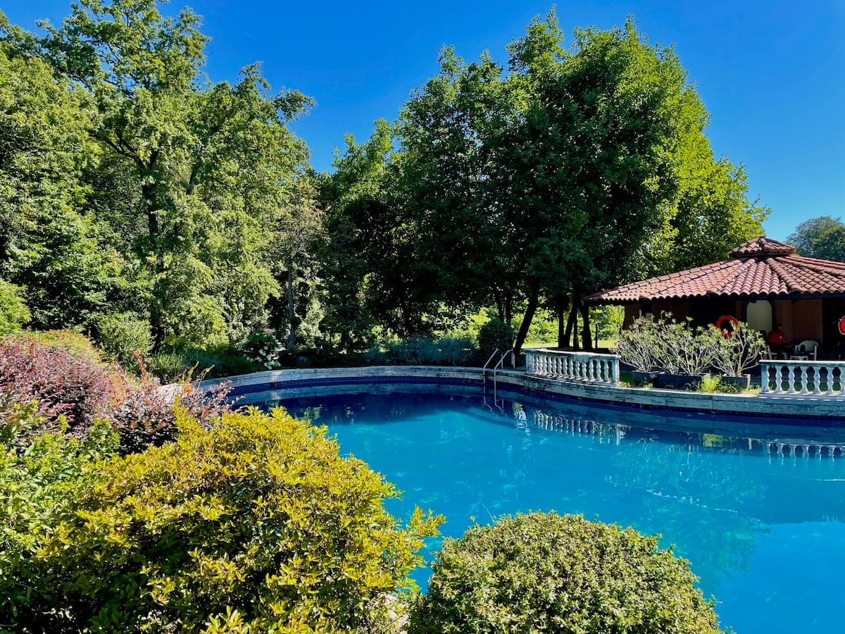 Piscina nel parco di Cozy Flat Monate